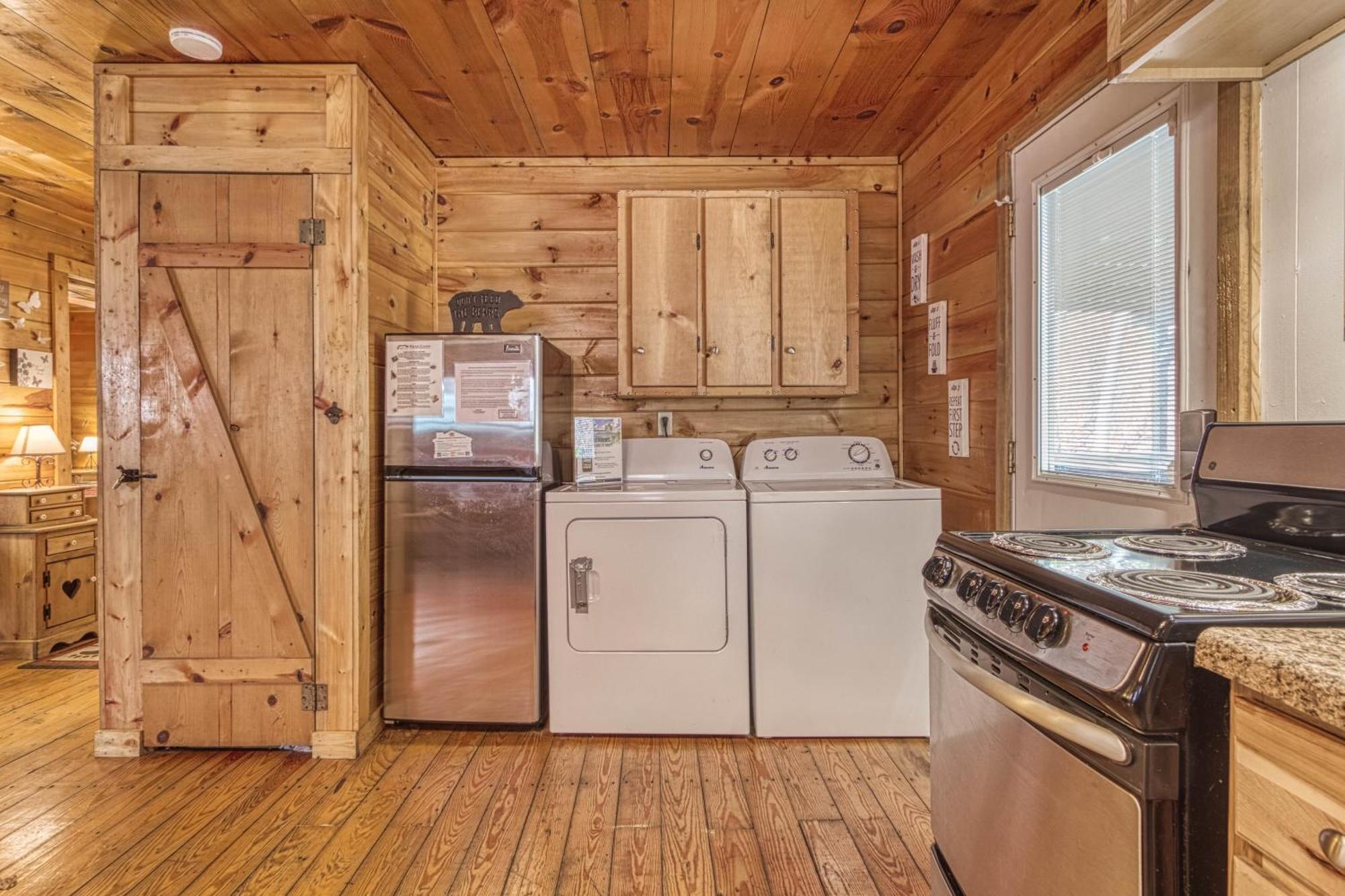 Bear Den, Hot Tub, 1089 Of Free Attraction Tickets For Each Paid Day, Dollywood And More! Sevierville Oda fotoğraf